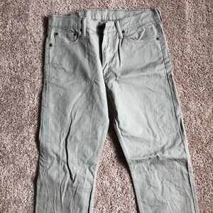 Men’s khaki pants